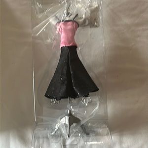 Hallmark Keepsake The Perfect Evening Out Ornament Set and Display